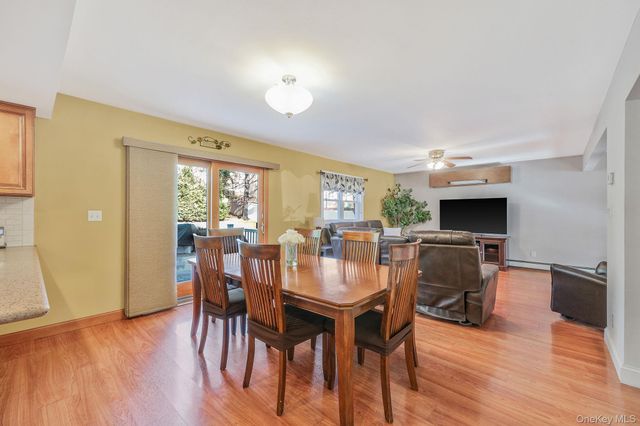 23 Foxboro Avenue, Farmingville, NY 11738