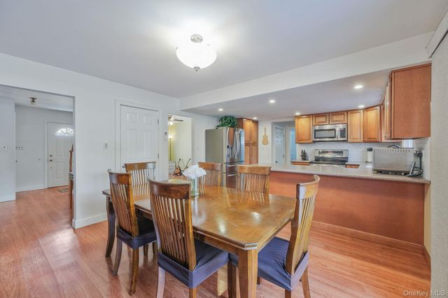 23 Foxboro Avenue, Farmingville, NY 11738