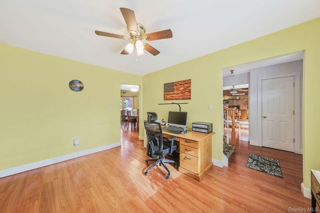 23 Foxboro Avenue, Farmingville, NY 11738