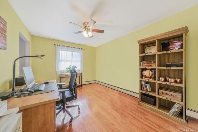 23 Foxboro Avenue, Farmingville, NY 11738