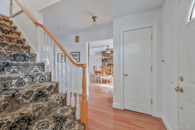 23 Foxboro Avenue, Farmingville, NY 11738