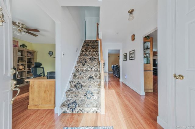 23 Foxboro Avenue, Farmingville, NY 11738