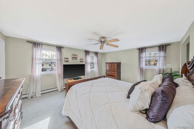 23 Foxboro Avenue, Farmingville, NY 11738