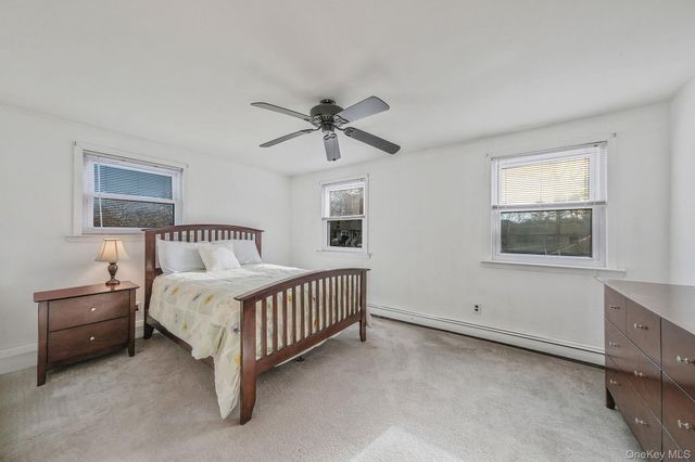 23 Foxboro Avenue, Farmingville, NY 11738