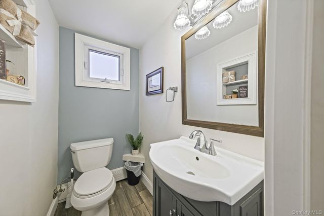 23 Foxboro Avenue, Farmingville, NY 11738