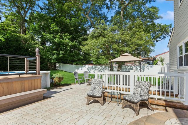 23 Foxboro Avenue, Farmingville, NY 11738