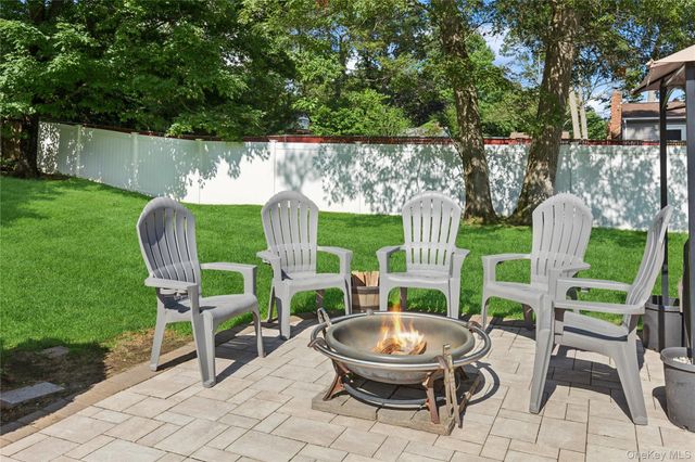 23 Foxboro Avenue, Farmingville, NY 11738