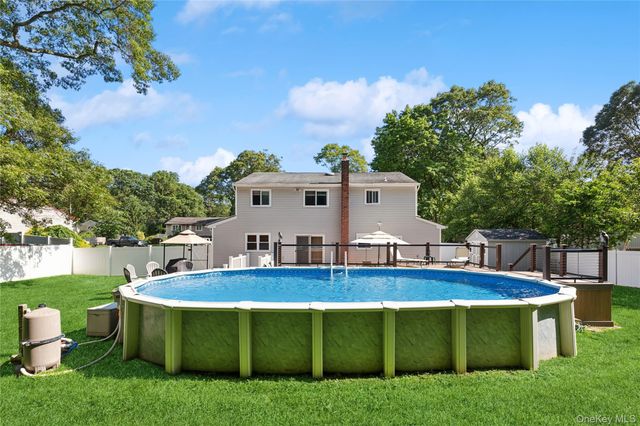 23 Foxboro Avenue, Farmingville, NY 11738