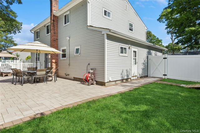 23 Foxboro Avenue, Farmingville, NY 11738