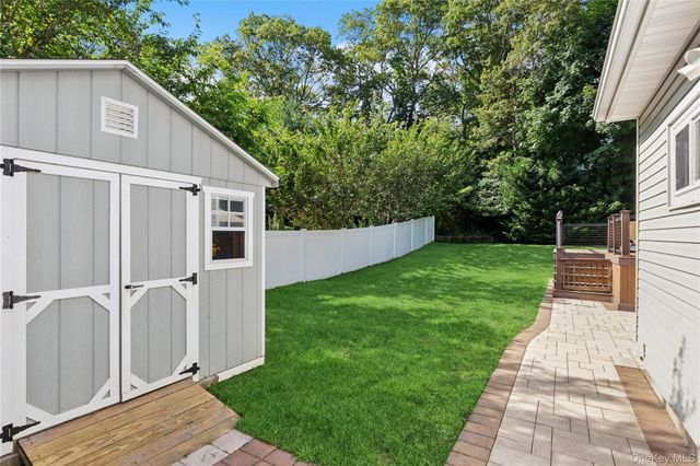 23 Foxboro Avenue, Farmingville, NY 11738