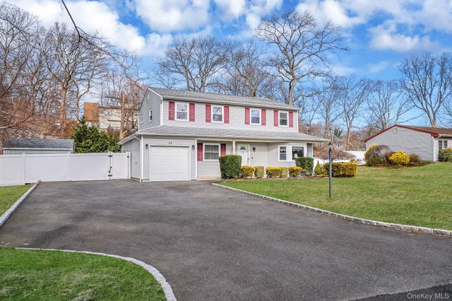 23 Foxboro Avenue, Farmingville, NY 11738