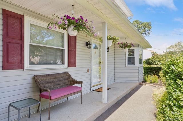 23 Foxboro Avenue, Farmingville, NY 11738