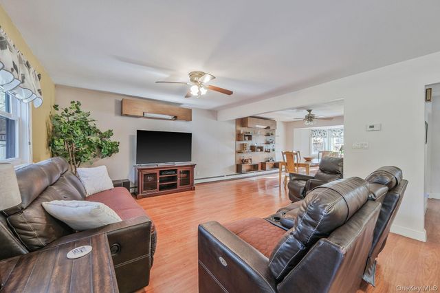 23 Foxboro Avenue, Farmingville, NY 11738