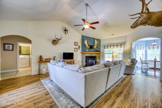 40 Thatcher Drive, Rocky Point, NC 28457
