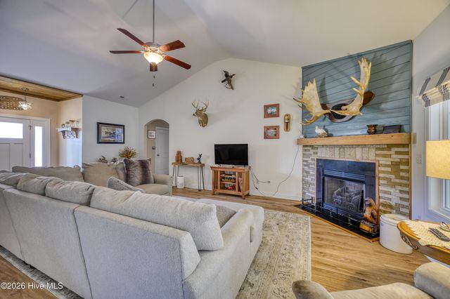 40 Thatcher Drive, Rocky Point, NC 28457