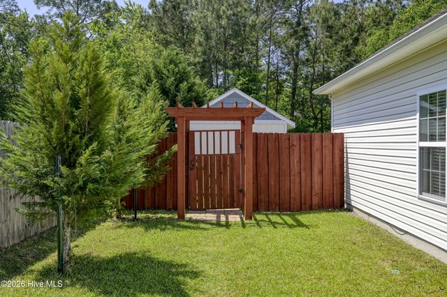 40 Thatcher Drive, Rocky Point, NC 28457