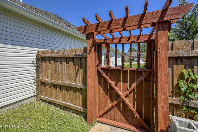 40 Thatcher Drive, Rocky Point, NC 28457