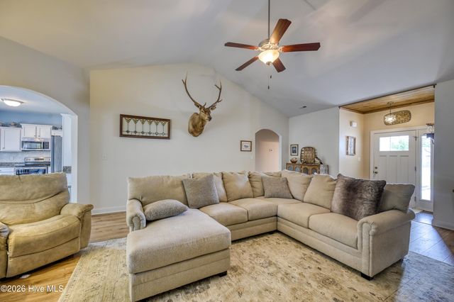 40 Thatcher Drive, Rocky Point, NC 28457