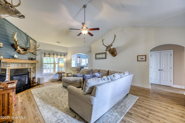 40 Thatcher Drive, Rocky Point, NC 28457