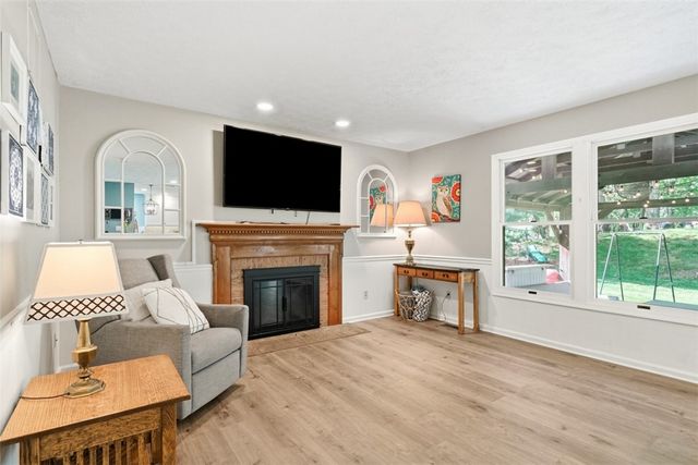 149 Stonewood Dr, Bethel Park, PA 15102