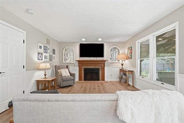 149 Stonewood Dr, Bethel Park, PA 15102