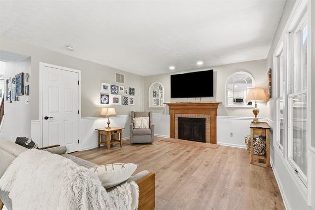 149 Stonewood Dr, Bethel Park, PA 15102
