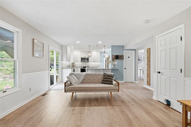 149 Stonewood Dr, Bethel Park, PA 15102