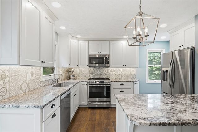 149 Stonewood Dr, Bethel Park, PA 15102