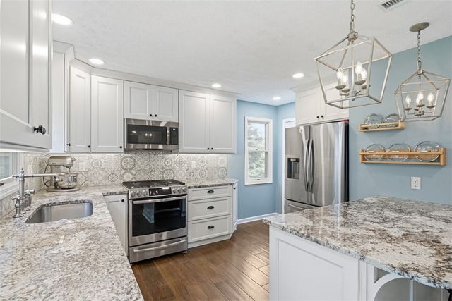149 Stonewood Dr, Bethel Park, PA 15102
