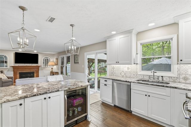 149 Stonewood Dr, Bethel Park, PA 15102