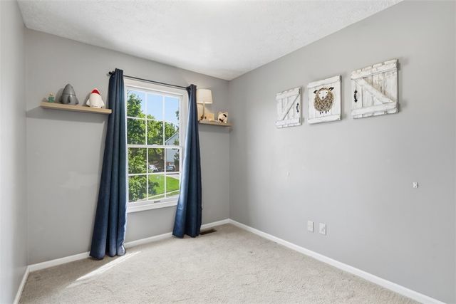 149 Stonewood Dr, Bethel Park, PA 15102