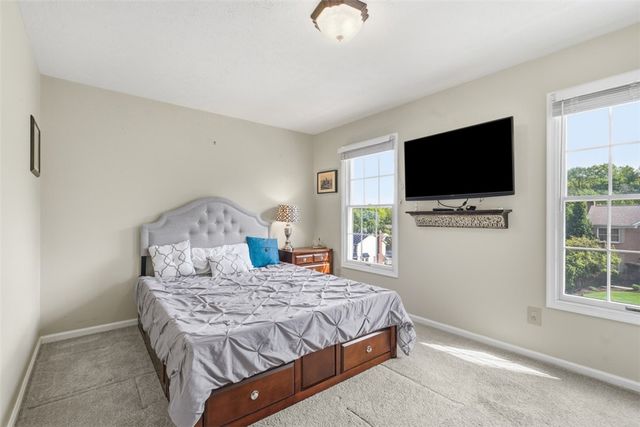 149 Stonewood Dr, Bethel Park, PA 15102