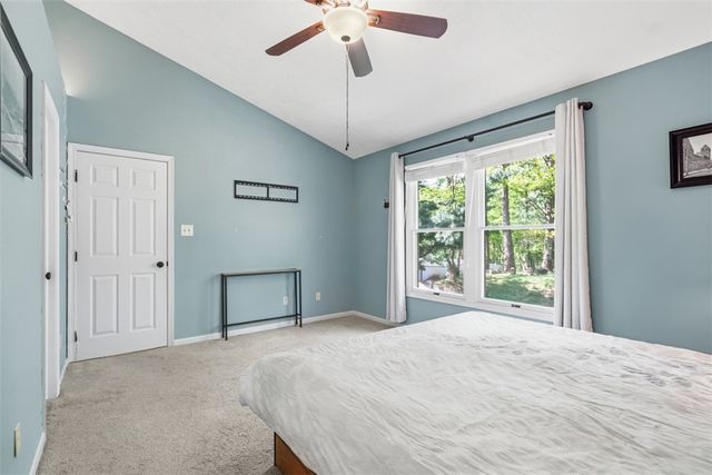 149 Stonewood Dr, Bethel Park, PA 15102
