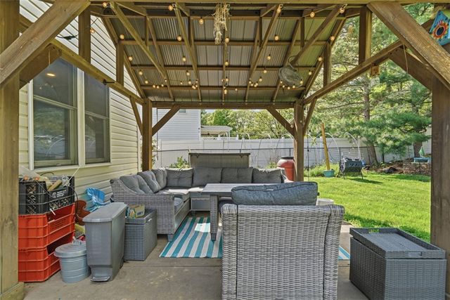 149 Stonewood Dr, Bethel Park, PA 15102