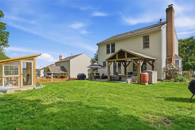 149 Stonewood Dr, Bethel Park, PA 15102