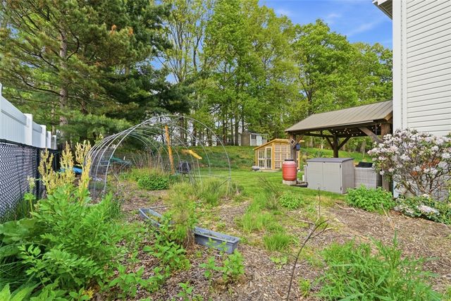 149 Stonewood Dr, Bethel Park, PA 15102