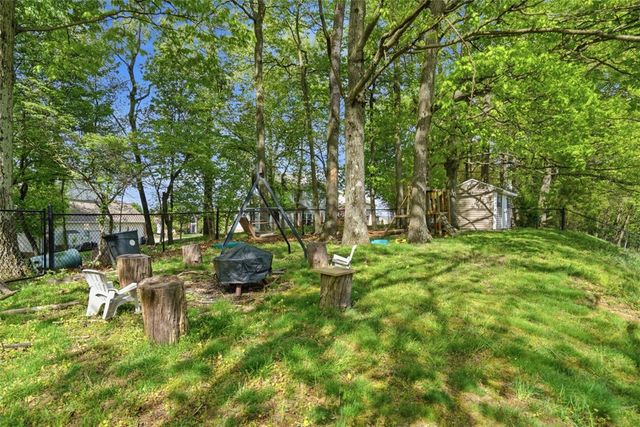 149 Stonewood Dr, Bethel Park, PA 15102