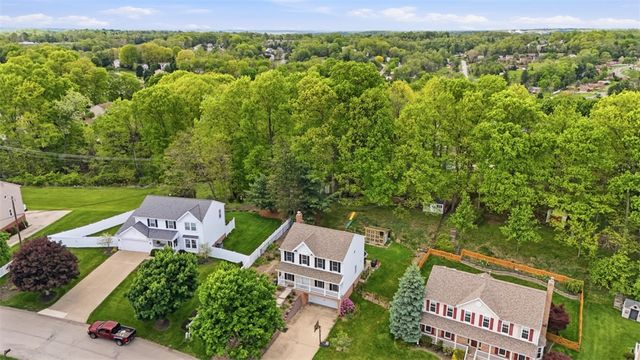 149 Stonewood Dr, Bethel Park, PA 15102