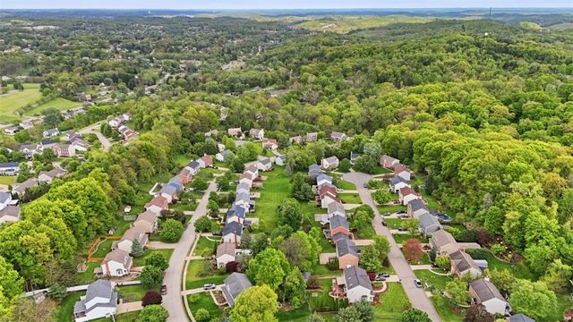 149 Stonewood Dr, Bethel Park, PA 15102