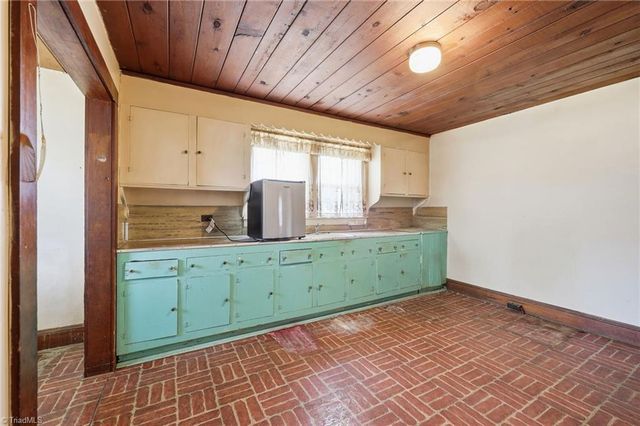 3838 Old Lexington Road, Winston-salem, NC 27107