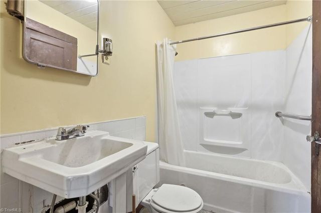 3838 Old Lexington Road, Winston-salem, NC 27107