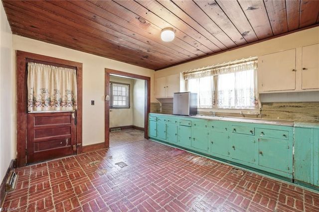 3838 Old Lexington Road, Winston-salem, NC 27107