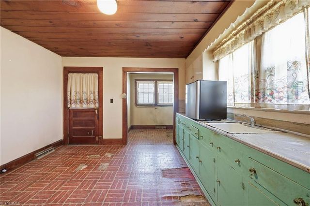 3838 Old Lexington Road, Winston-salem, NC 27107
