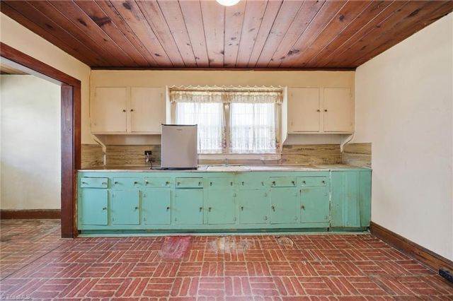 3838 Old Lexington Road, Winston-salem, NC 27107