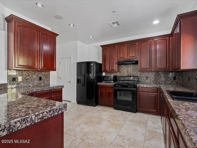 8451 N Placita De Los Laureles, Tucson, AZ 85742