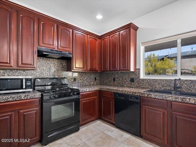 8451 N Placita De Los Laureles, Tucson, AZ 85742