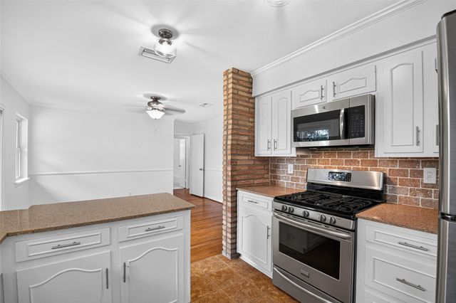 11227 Greenwillow Street, Houston, TX 77035