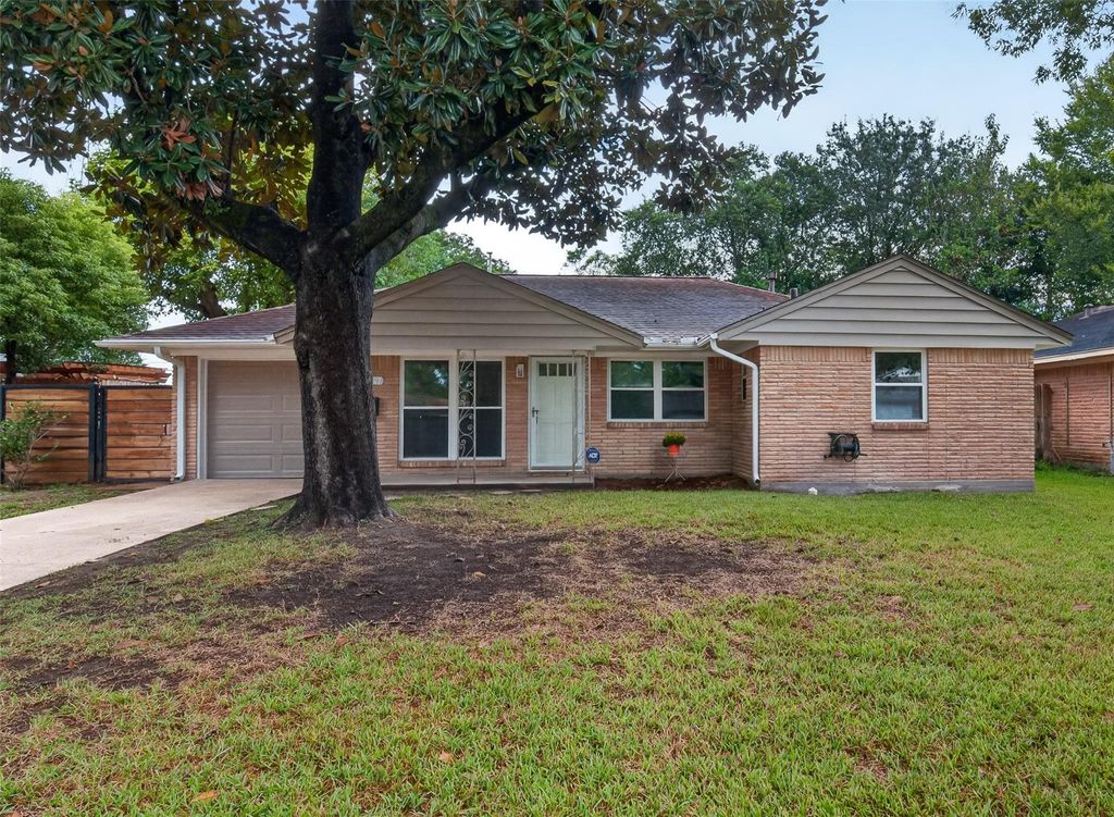 11227 Greenwillow Street, Houston, TX 77035