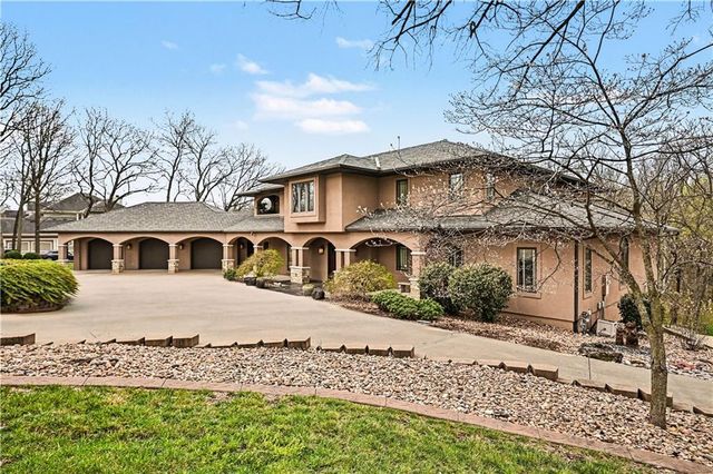 2905 SW 19th Street, Blue Springs, MO 64015