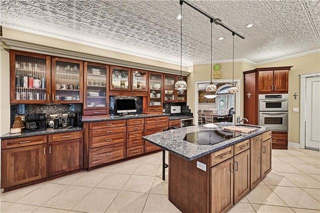 2905 SW 19th Street, Blue Springs, MO 64015